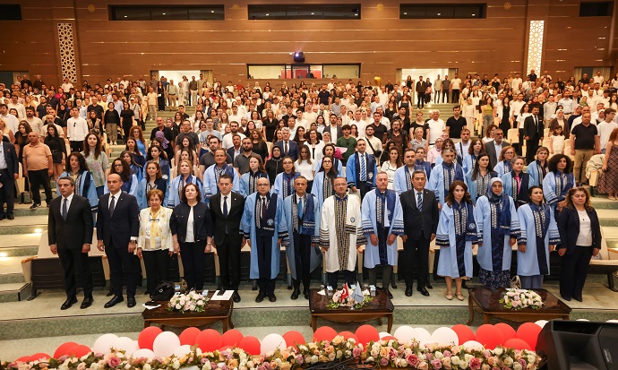 Gazi Üniversitesi Eczacılık Fakültesi 2025-2026 Akademik Yılı Mezuniyet Törenine Katılım