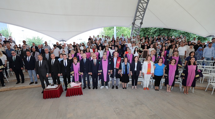 Hacettepe Üniversitesi Eczacılık Fakültesi 2025-2026 Akademik Yılı Mezuniyet Törenine Katılım