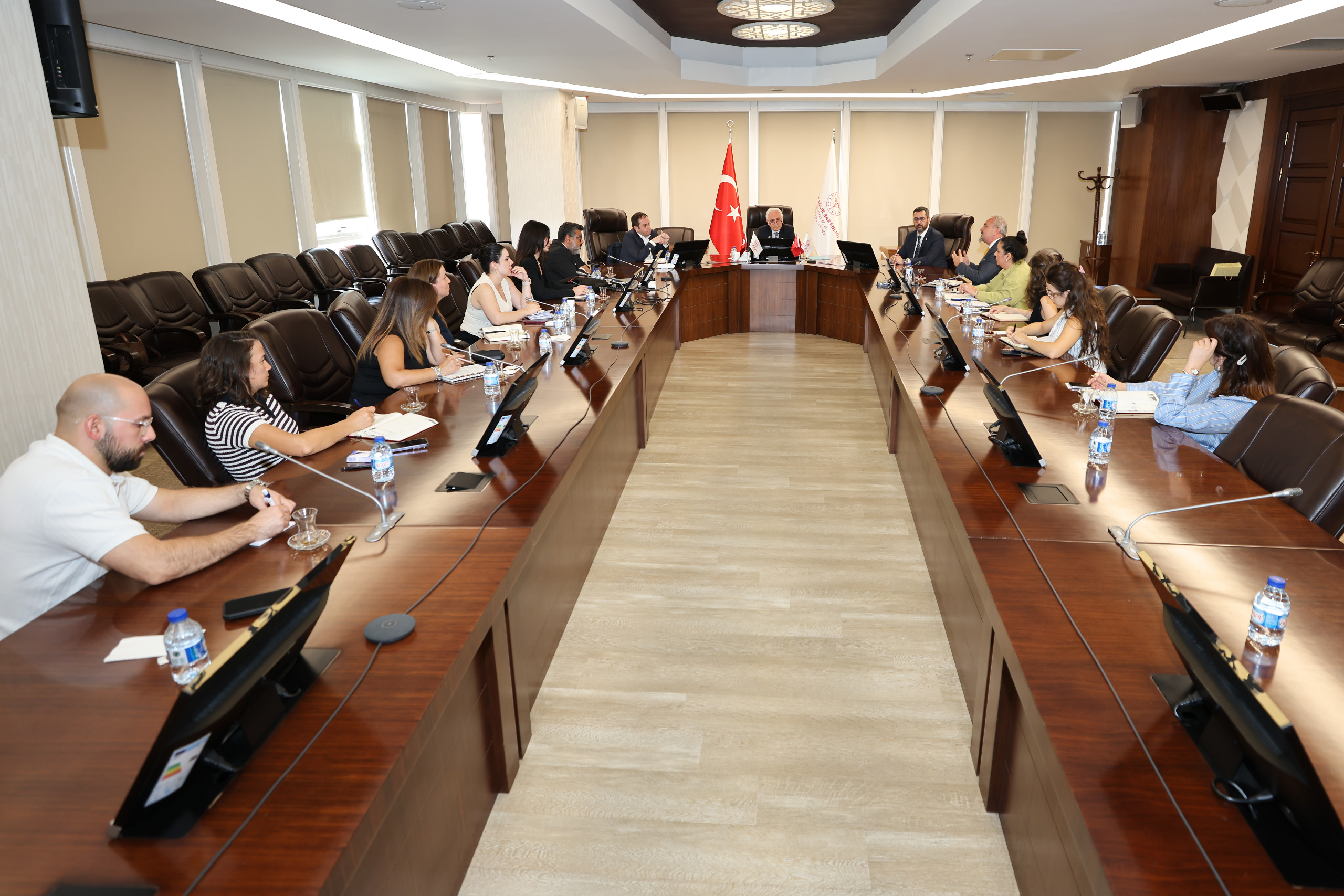 Türkiye İlaç ve Tıbbi Cihaz Kurumu İle Yurtdışından İlaç Temin Süreçleri Konusunda Görüşme Gerçekleştirildi